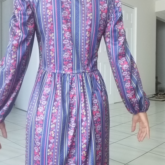 Relisted vintage wallpaper batik dress - Picture 2 of 4